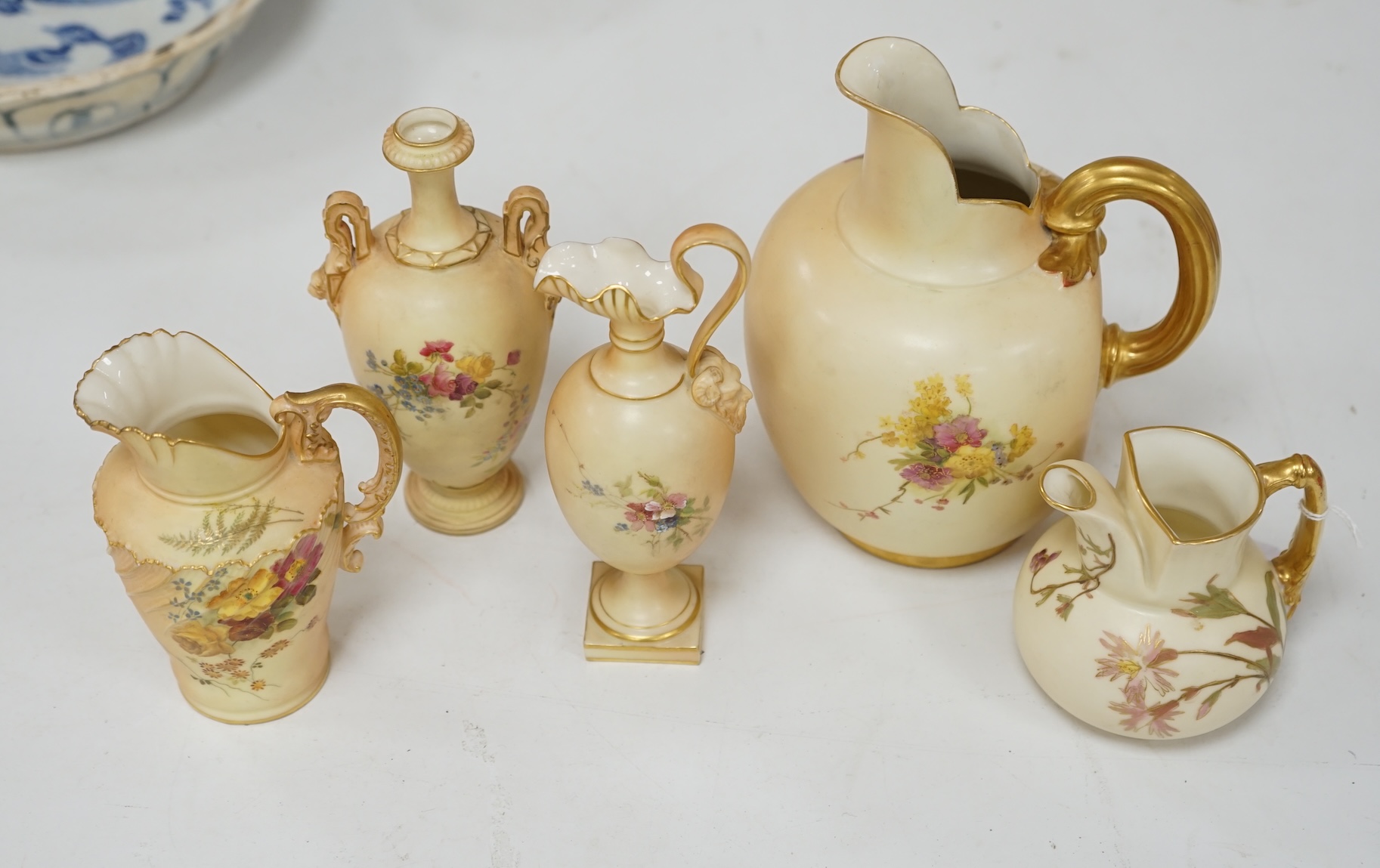 Five Worcester blush ivory pots, shapes 1094, 1438, 1399, 1144 and 1652, tallest 18cm. Condition - good